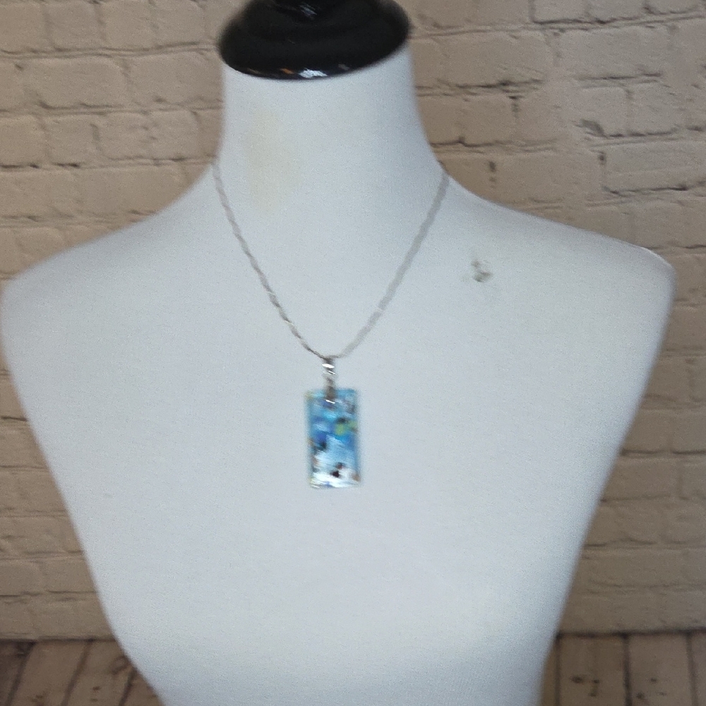 Elegant Blue and Silver Pendant Necklace